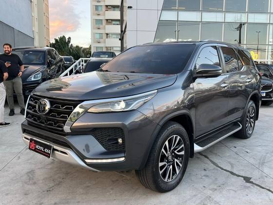 TOYOTA HILUX SW4 2.8 D-4D TURBO DIESEL SRX 4X4 AUTOMÁTICO